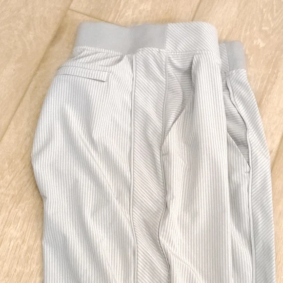 Athleta Brooklyn Ankle Pant Trouser Sz 6 Gray Stripe - Picture 5 of 9
